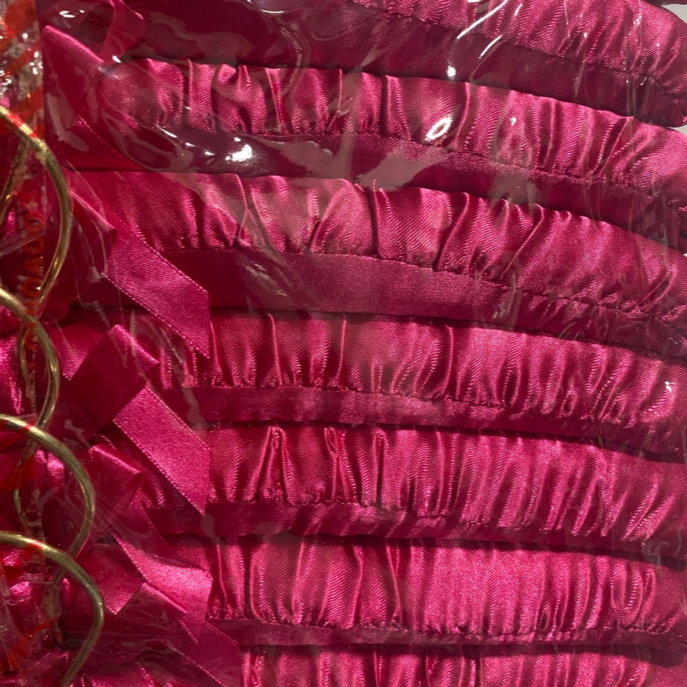 Luxurious Satin Padded Hangers - Fuchsia - Picture 3 of 3